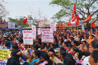 masive protest by woman Jorhat Assam etv bharat news