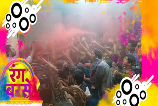 holi-festival-celebrated-in-thakur-ji-ki-haweli-temple