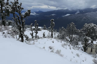 heavy-snowfall-in-bhararisain-chamoli