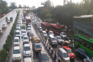 unseasonal rain caused heavy traffic in many areas of delhi