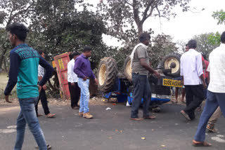 truck-tractor-accident-in-gadchiroli