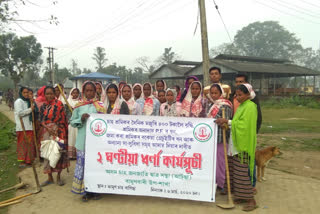 Protest at moran bamunbari tea estate dibrugarh assam etv bharat news