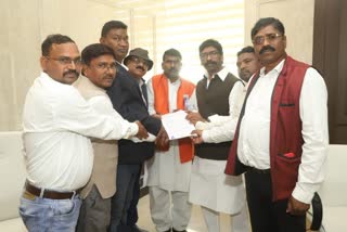 displaced and villagers met CM Hemant Soren in ranchi