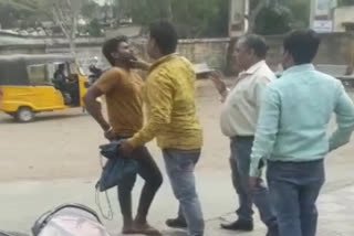 angry-people-attacked-doctor-for-referring-to-other-hospital-jabalpur