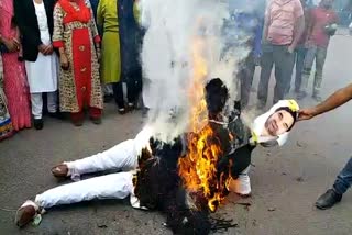 हनुमान बेनीवाल का जलाया पुतला, effigy of Hanuman Beniwal