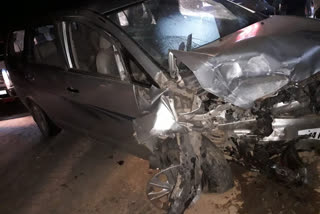 Car Accident in Chikkamagaluru ಎರಡು ಕಾರುಗಳ ನಡುವೆ ಮುಖಾಮುಖಿ ಡಿಕ್ಕಿ