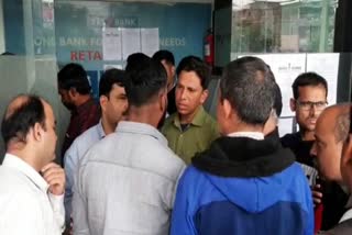 Line of people in Yes Bank in Ballabgarh