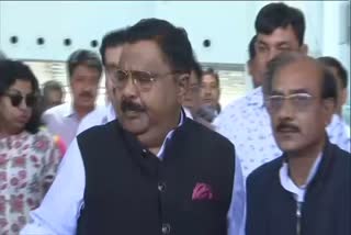 MLA Shera reached CM kamalnath residence in bhopal