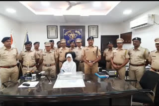 The school girl took over as SP for one day due Womens day in aurangabad