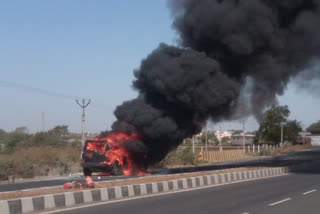 A Range Rover car suddenly caught fire in Rajkot