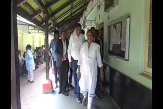 Hina Kaware reached the district court to file a statement