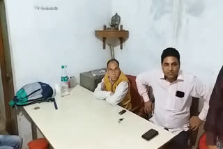 Patwari arrested taking bribe in chhatarpur