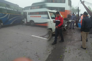 two tourist buses include car collapse at yamuna expressway greater noida