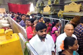 HEAVY FLOW OF DEVOTEES TO YADADRI