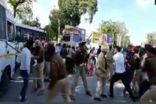 police baton charge on ETT and TET pass teachers