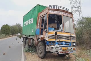 the-roadside-container-that-crashed-in-accident