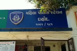 મહિલા પોલીસ સ્ટેશનમાં પણ કરાઇ અનોખી ઉજવણી