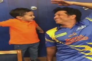 Junior Irfan Pathan Boxing with Sachin Tendulkar