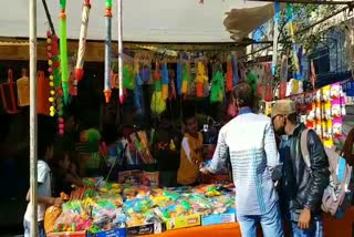 पिचकारियों की बिक्री, Sales of water guns