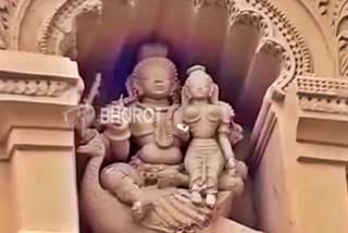 Cracks in the tower statue of the Nanjangud temple