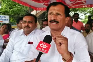 former Mp muddahanume gowda