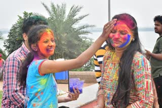 holi celebrations in Hyderabad necklace road