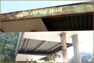 Bus stand of Dwarka Sector 14 deteriorated