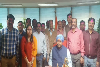 NDMC Mayor Avtar Singh celebrates Holi with officials and staff