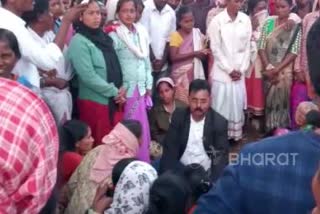 chabua mla raju chahu surrounded by tea worker