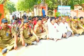 singareni contract security employes protest at ramagundam3 general manager office