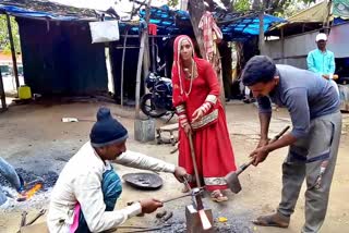 rajasthani community people staying beside road in bad condition in balodabazar