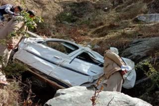 A car falls in ditch in Mandi, woman dies in accident and three serious