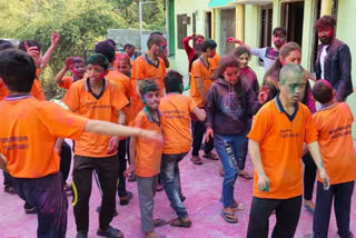 disabled children celebrated holi at bilaspur