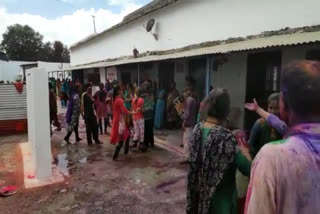 honey-trap-accused-women-celebrated-holi-in-district-jail-of-indore