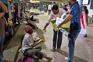 anis-celebrate-holi-to-distributes-puran-poli-in-thane