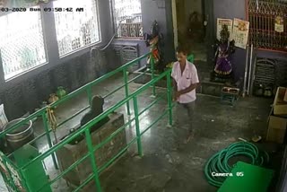 Namakkal pallipalayam thefted CCTV footage  பள்ளிப்பாளையம் கோயில் நகை திருட்டு  pallipalayam temple theft cctv