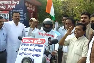 Meerut resident amjad passing unity message in  delhi violence effected areas