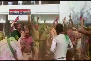 ghaziabad police holi celebration in police stations