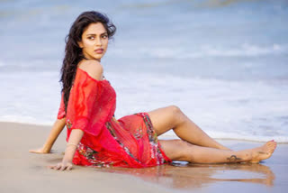 Amala Paul in a live-in relationship with Mumbai based singer?