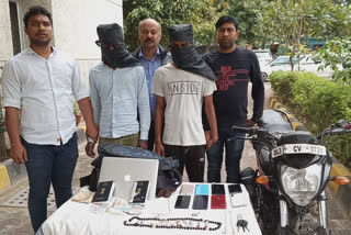 Delhi Police arrested 2 accused of robbery