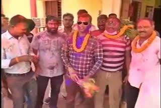 A day after Holi, police officers played Holi in bilaspur