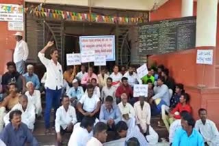 khadakalata villagers protest in chikkodi