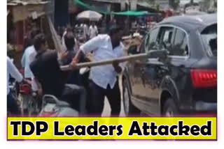 TDP leaders escape attack  Telugu Desam Party  YSR Congress Party  YSRCP Macherla leaders  TDP leaders  குண்டூரில் பயங்கரம்: தெலுங்கு தேச கட்சியினர் மீது தாக்குதல்  தெலுங்கு தேச கட்சியினர் மீது தாக்குதல்