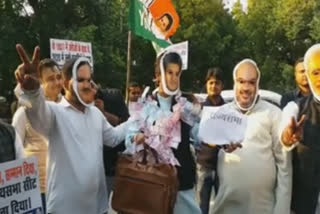 Youth Congress holds protest against BJP on MP political crisis