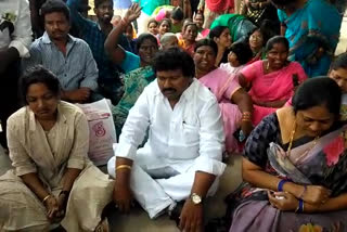 eluru ycp city president dharnaa infront of minister alla nani house