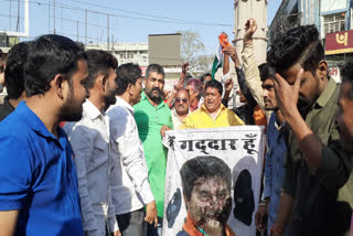 Congress burnt effigy of Jyotiraditya Scindia