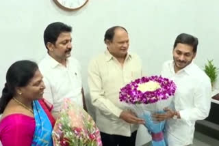 tdp mla karanam balaram joined in ysr congress