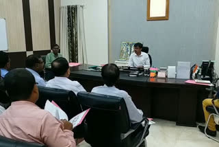 Darbhanga DM holds meeting