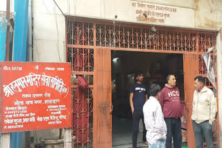 theft in hanuman temple in bholanath nagar in delhi