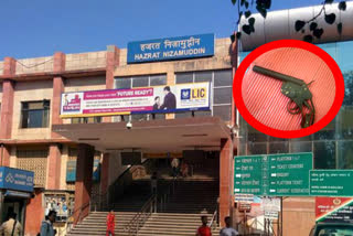 CISF caught a passenger with country-made pistol